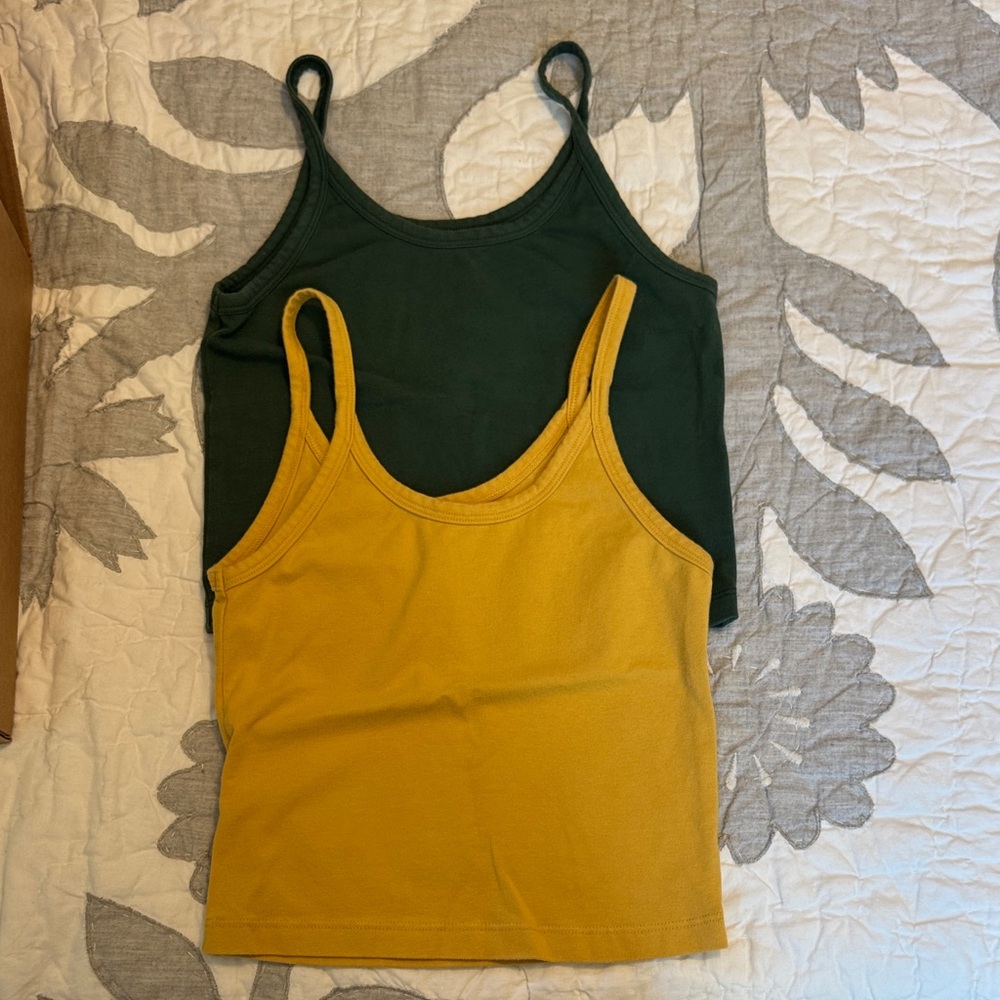 Two Arq tanks, yellow and green